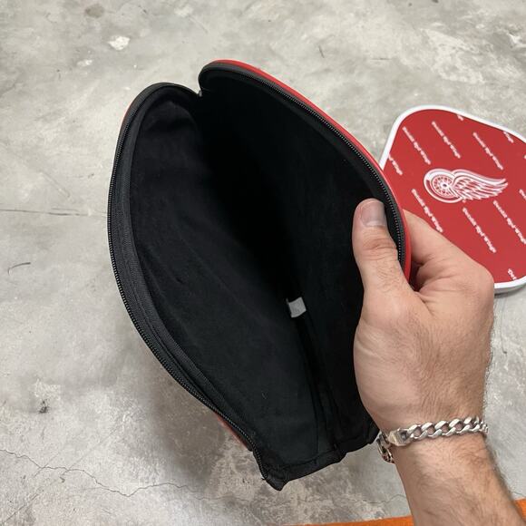 Detroit Redwings Pickeball Paddle Cover + Paddles by Parrot Paddles - Picture 5 of 7
